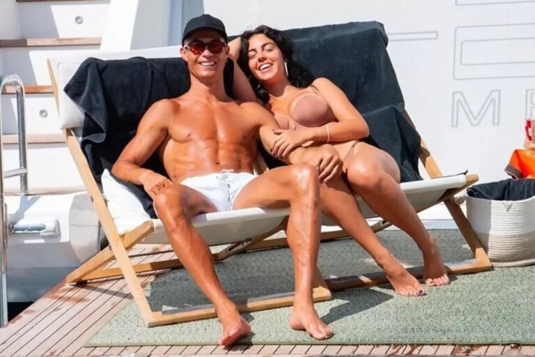 ronaldodan-43-milyon-euroluk-yuzuk-hf63OBpe.jpg