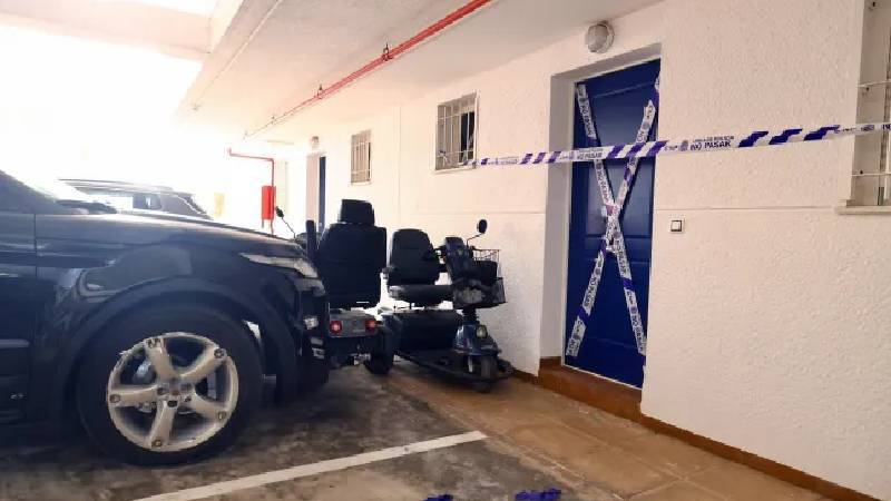 64 yasindaki kadin yakin arkadasini elektrikli supurge kablosuyla bogarak oldurdu iHAXkWaX