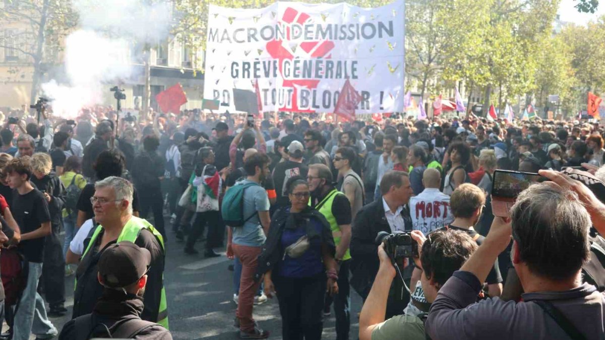 fransadaki protestolarda 110 kisi gozaltina alindi zIwE9VCl