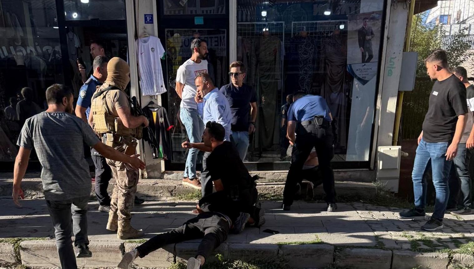 mustaki silahli kavgada olu sayisi 3e cikti OtcPWA89