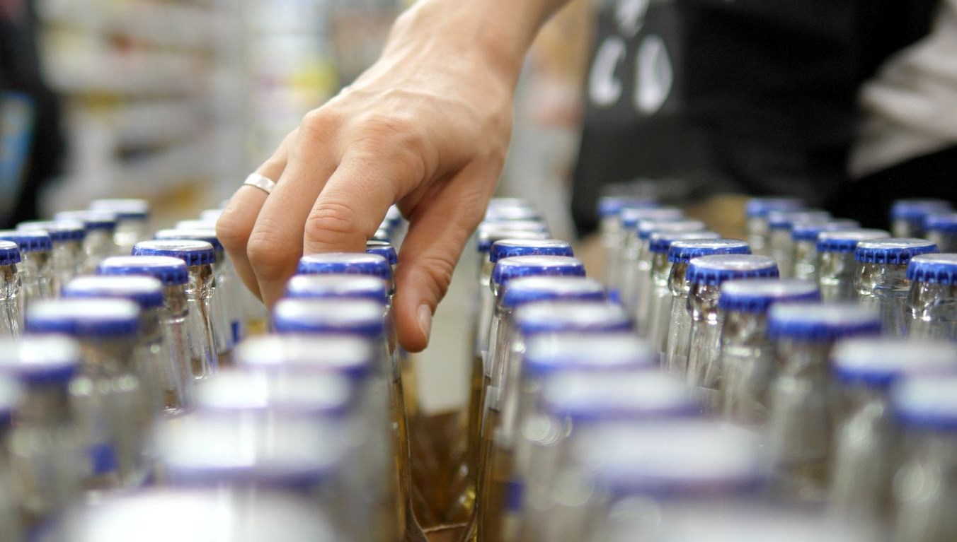 varsovada gece alkol satisina yasak pilot uygulama basliyor pmC833xu