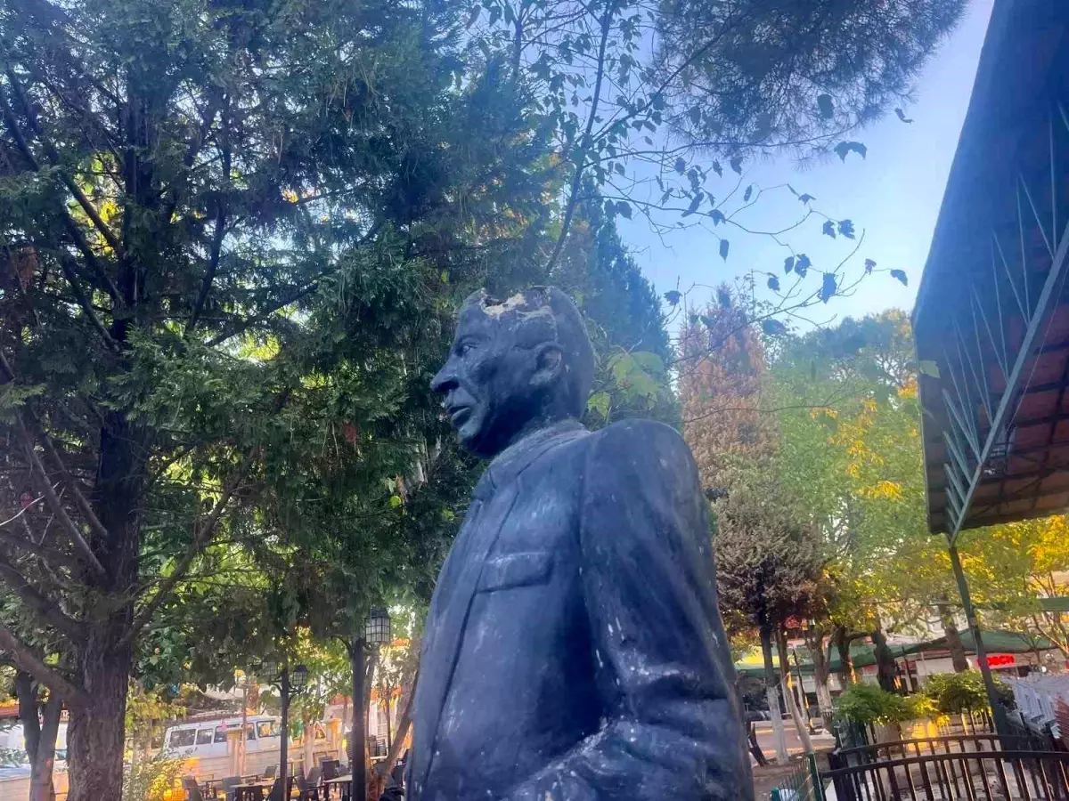 buldanda efsane baskan talat tarakcinin abidesi bakimsiz kaldi GzLwXXbN.jpg