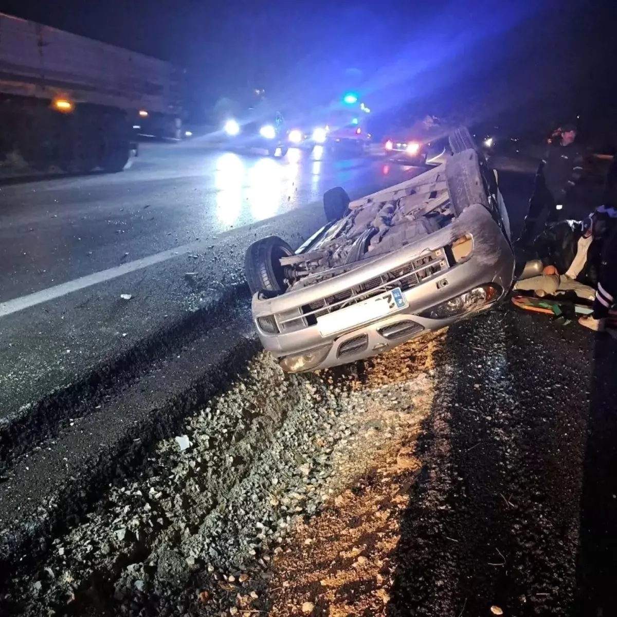 elazigda takla atan otomobilde 2 yarali z9OgXWTb