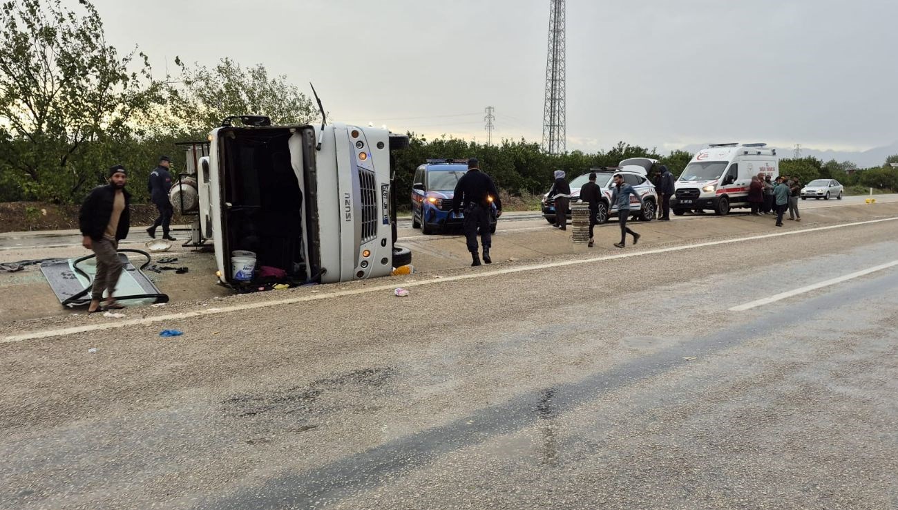 tarim iscilerini tasiyan midibus devrildi11 yarali LBSj5XgH.jpg