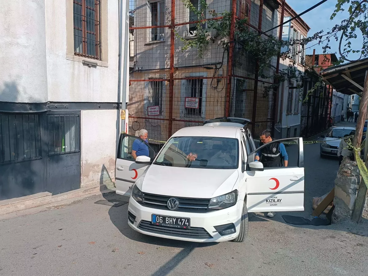 izmirde kizilay calisani tabancayla vuruldu e2PHkg9R.jpg