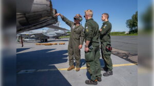 gokyuzundeki-manevra-finlandiyayi-karistirdi-pilot-adaylarindan-tepki-ceken-cizim-Vhnzmap3-1